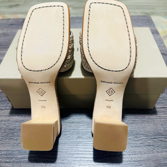 Donald Pliner Sandals, The NAYLA slide, Crochet, size 7. NWT in Box. - Picture 5 of 10